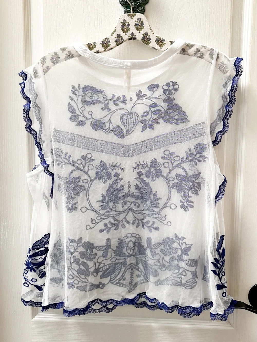 Anthropologie Sheer Embroidered Floral Sleeveless Top Navy and White Size Large - Picture 3 of 3